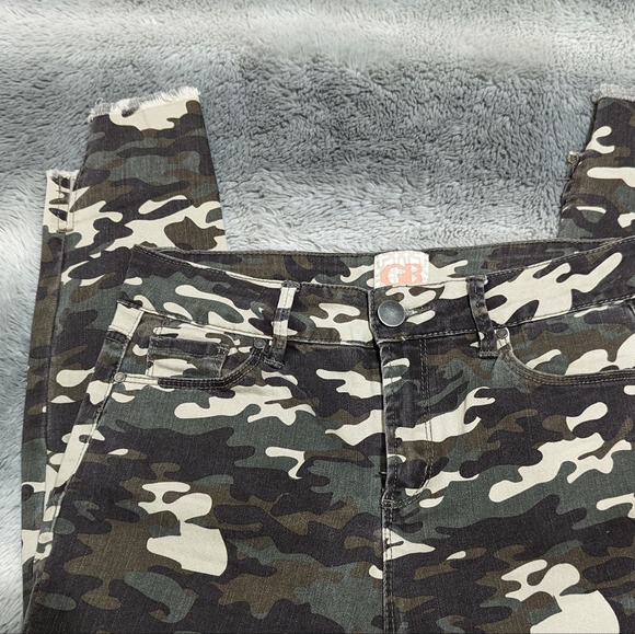camo print - Picture 2 of 5